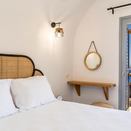 Evanthia Best View Thirassia Island Hotel Екстер'єр фото